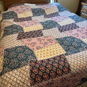 Full/Queen Reversible Patchwork Lightweight Quilt